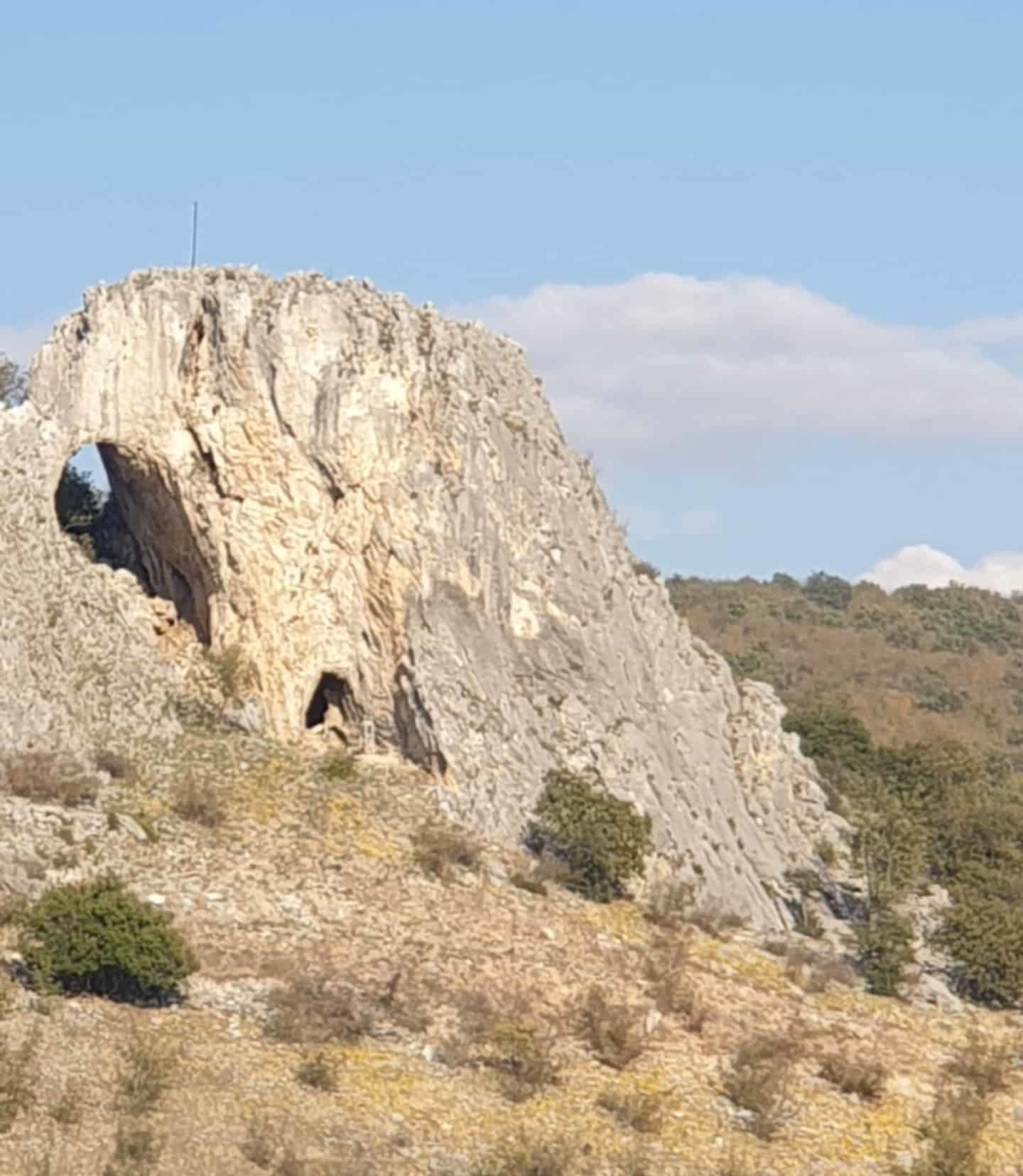 Τρύπιος Βράχος